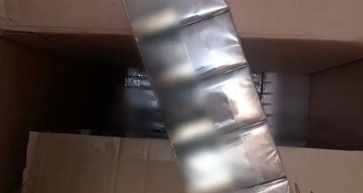 Мать и дочь хранили на рынке в Клинцах свыше 13 тысяч пачек сигарет на сумму более 2 млн рублей