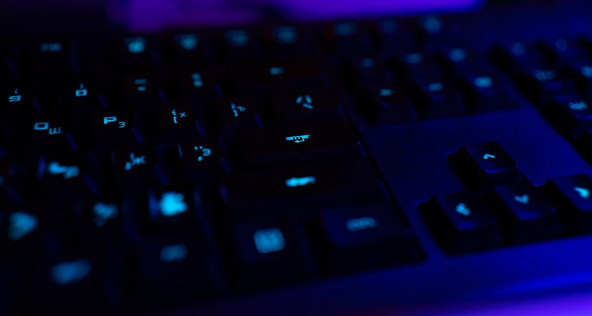 11-летний кадет отказался от 40 тысяч рублей за поджог и рассказал обо всём маме — его наградили полицейские и представители правительства