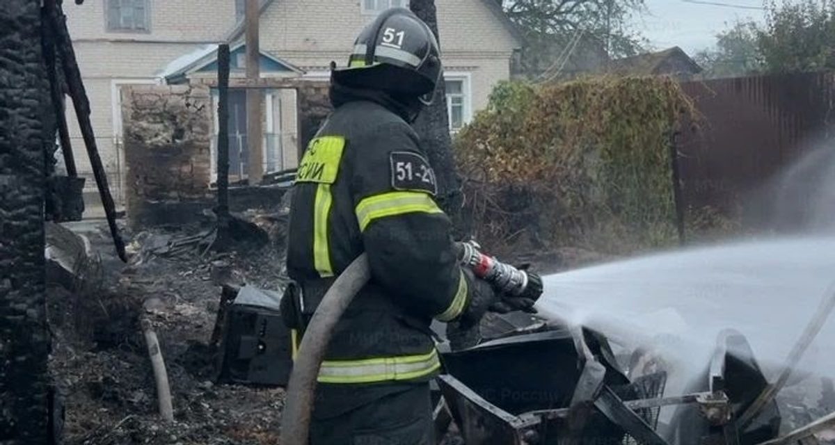 Пожар с пострадавшими в частном доме в Сельцо тушили шесть единиц техники